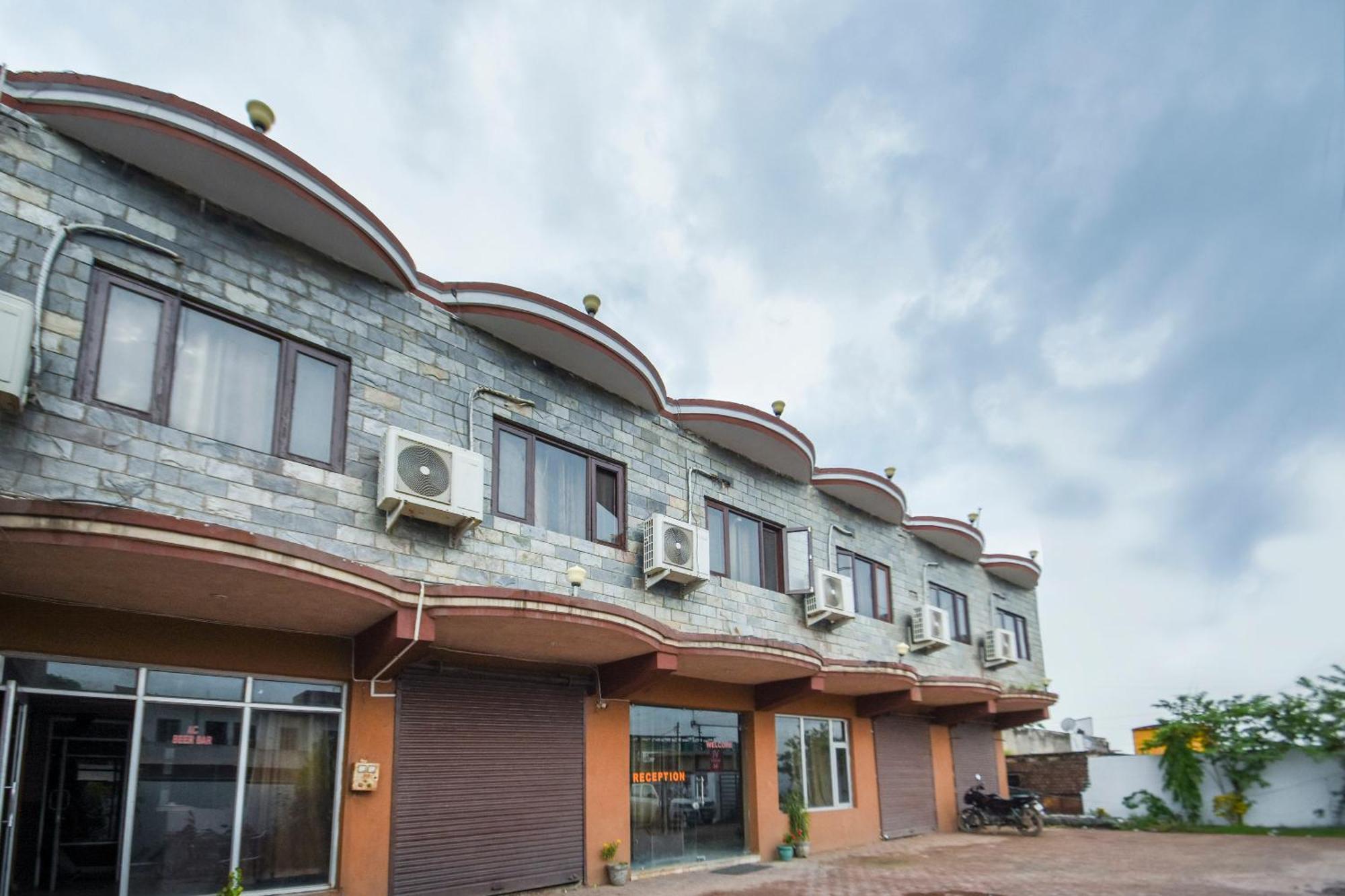 Oyo Flagship Vibes Hotel Nālāgarh Eksteriør billede